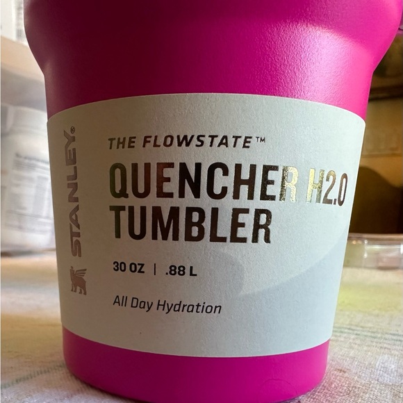 Stanley Bright Pink Quencher H2.0 Tumbler 30oz - Picture 3 of 9